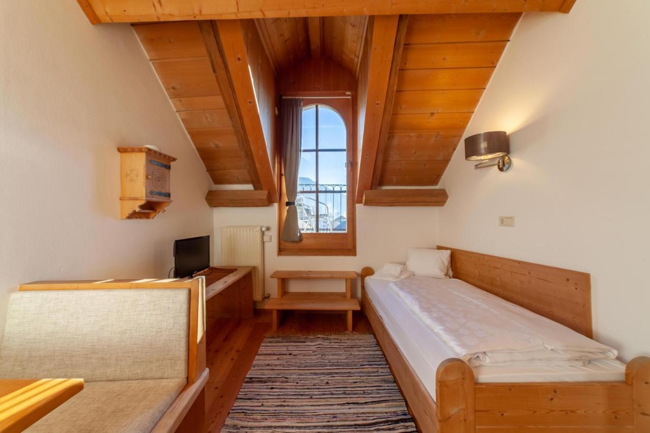 Hotel Greif Malles Venosta Exterior foto