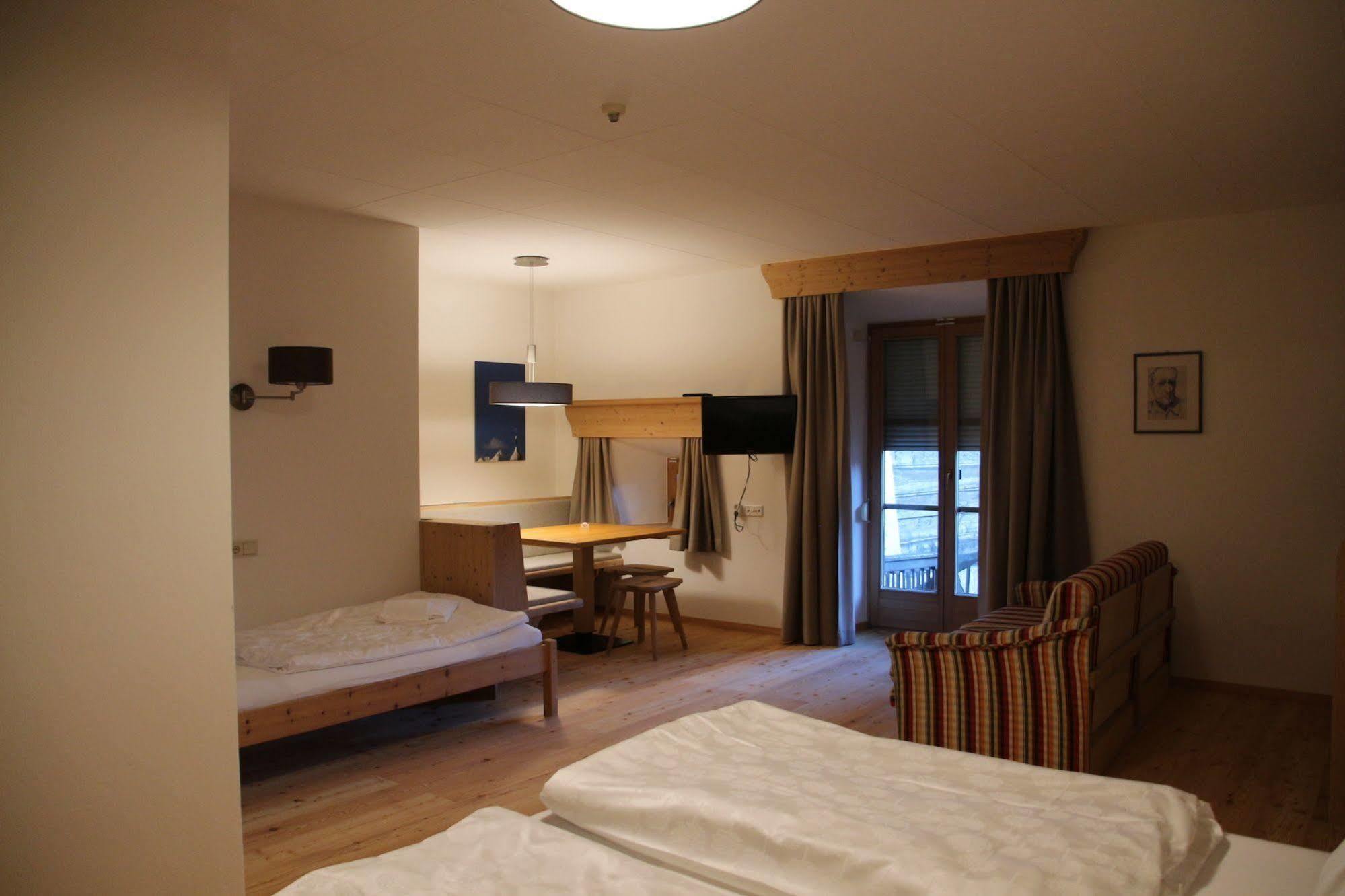 Hotel Greif Malles Venosta Exterior foto