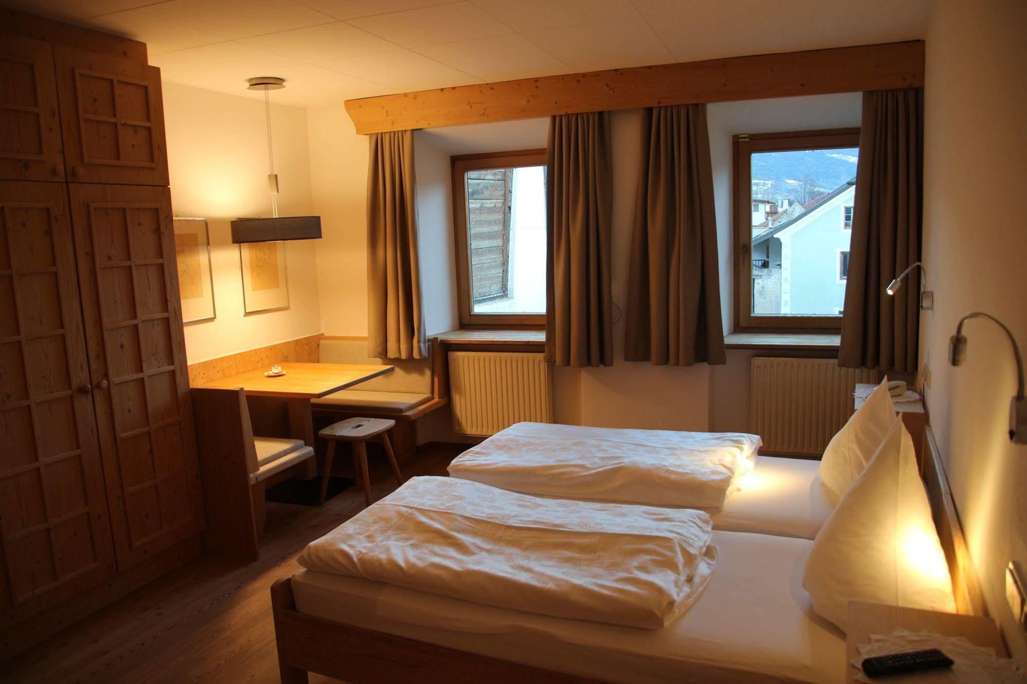 Hotel Greif Malles Venosta Exterior foto